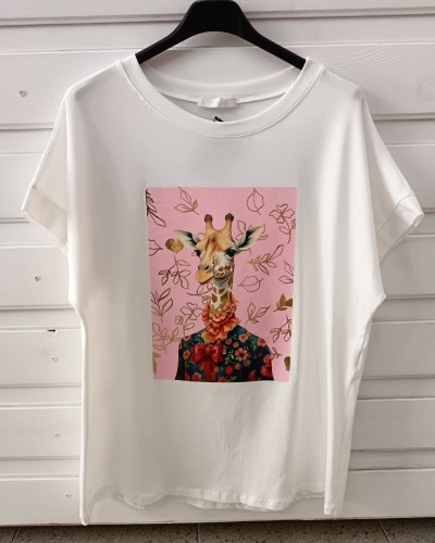 Camiseta Jirafa Rose – Estilo y Originalidad en una Prenda Única