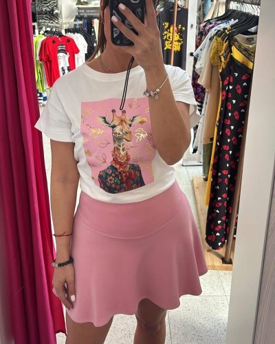 Camiseta Jirafa Rose – Estilo y Originalidad en una Prenda Única