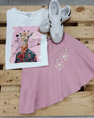 Camiseta Jirafa Rose – Estilo y Originalidad en una Prenda Única