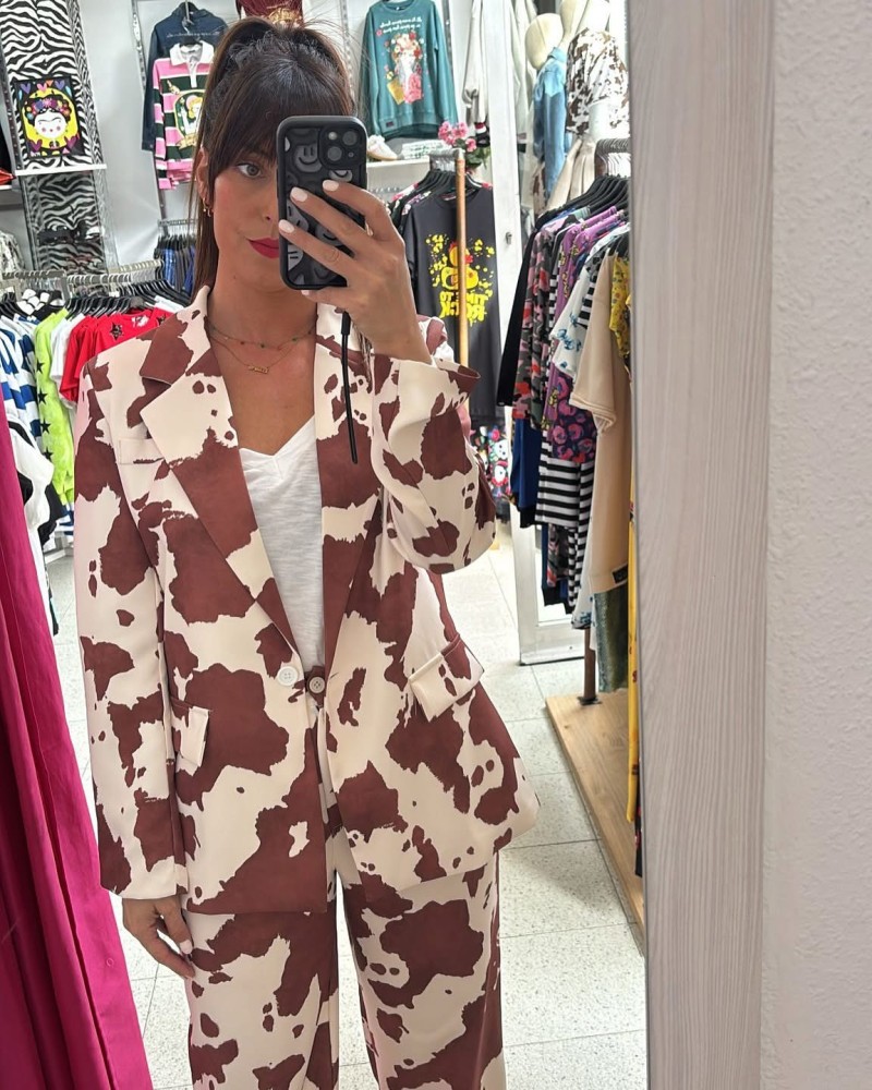 Traje Vaca Marrón Blanco | Look Animal Print con Estilo