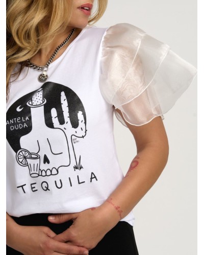 Cami “Tequila” de Aire Retro – Camiseta con Mangas de Organza y Brillo | Pensando en Ti