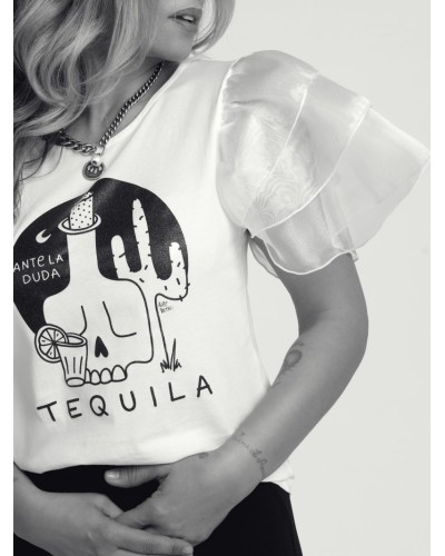 Cami “Tequila” de Aire Retro – Camiseta con Mangas de Organza y Brillo | Pensando en Ti