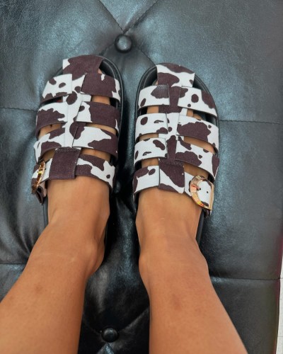 Sandalia Cangrejera Cow – Estilo y Comodidad para el Verano