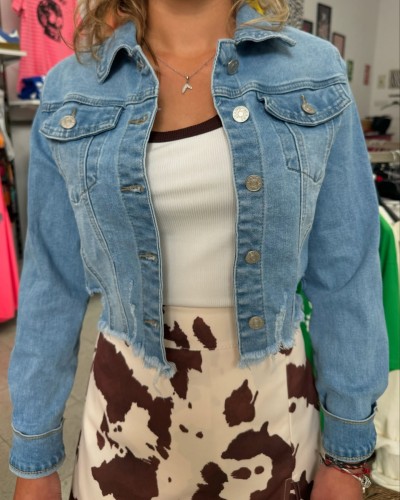 Cazadora Denim Corta para Mujer – Estilo Casual y Versátil | Pensando en ti shop