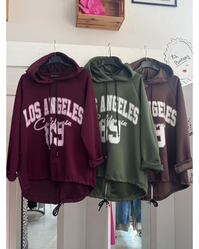 Sudadera mujer con capucha y maxi print | Corte asimétrico