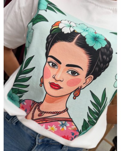 Camiseta Frida Flores – Arte y color en tu outfit