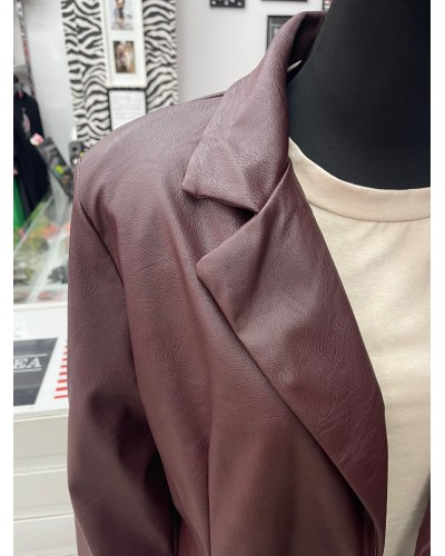 Americana de Polipiel Granate – Estilo Rock Chic • Pensando En Ti