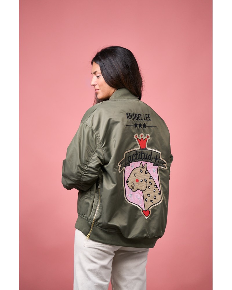 Bomber Aviator Anabel Lee – chaqueta oversize con bordado dorado | Pensando en Ti