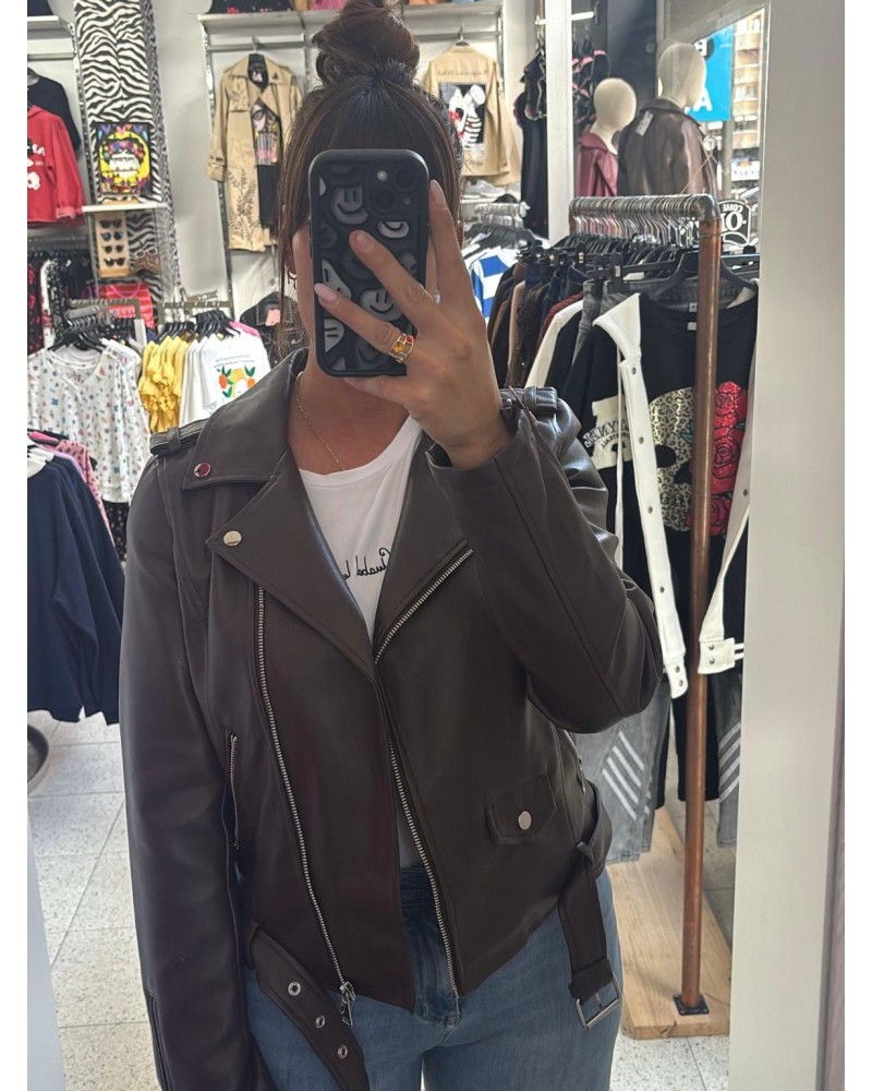 Chaqueta Biker chocolate | Colores vibrantes con actitud motera