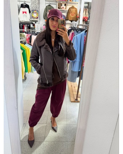 Biker polipiel chocolate – Estilo y abrigo con rollazo Biker polipiel chocolate – Estilo y abrigo con rollazo