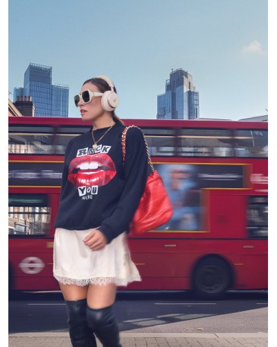 Sudadera “Labios” Rock You · Corte Oversize · 100% algodón · Aire Retro – Pensando En Ti Shop Sudadera “Labios” Rock You · Corte Oversize · 100% algodón · Aire Retro – Pensando En Ti Shop