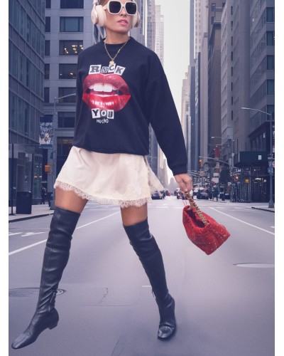 Sudadera “Labios” Rock You · Corte Oversize · 100% algodón · Aire Retro – Pensando En Ti Shop Sudadera “Labios” Rock You · Corte Oversize · 100% algodón · Aire Retro – Pensando En Ti Shop