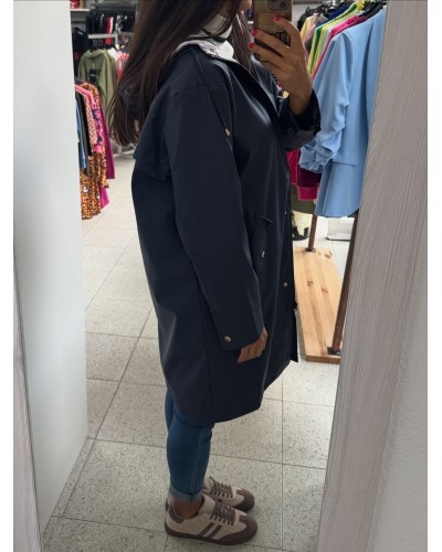 Chubasquero Marinero – Estilo náutico con chispa para tus días de lluvia Chubasquero Marinero – Estilo náutico con chispa para tus días de lluvia