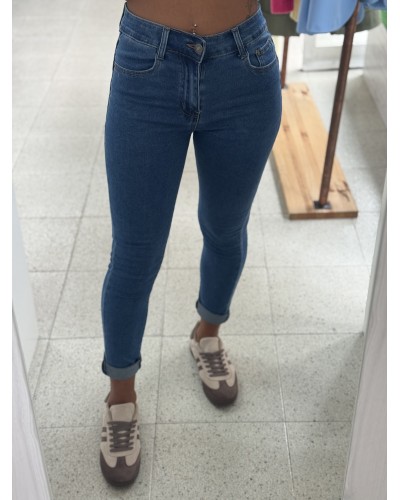 Jeans Skinny Denim – Tu nuevo cómplice de curvas y risas Jeans Skinny Denim – Tu nuevo cómplice de curvas y risas