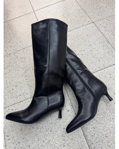 Bota de Tacón Loeve – Elegancia y Estilo en Cada Paso