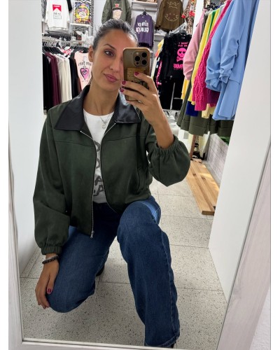 Chaqueta antelina con cuello de polipiel – Verde y negro