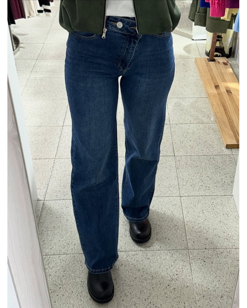 Jeans cruce delantero – Denim actual con estilo Jeans cruce delantero – Denim actual con estilo