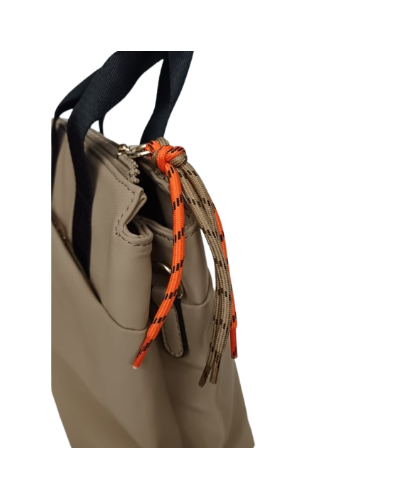 Bolso Beige Impermeable – Asa Bicolor & Estilo Urbano