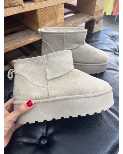 Botines tipo australiana beige con plataforma