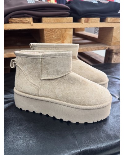 Botines tipo australiana beige con plataforma