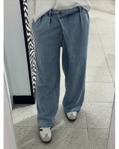 Jeans Halley Cintura Cruzada – Denim Trendy y Cintura que marca tendencia