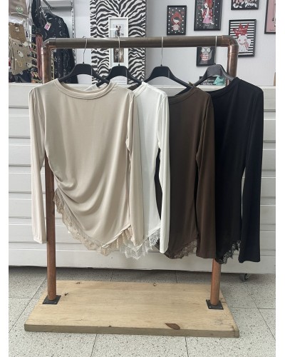 CAMISETA ASIMÉTRICA PUNTILLA