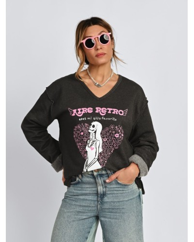 Sudadera Gris “Mi Sitio Favorito” – Aire Retro, Estilo Único y Cómodo