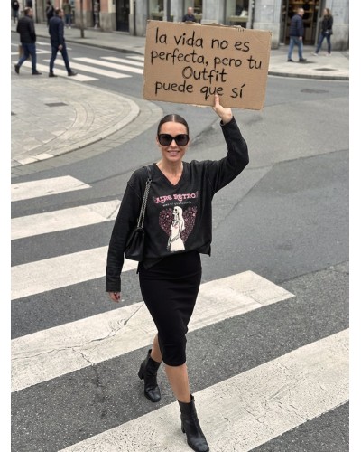 Sudadera Gris “Mi Sitio Favorito” – Aire Retro, Estilo Único y Cómodo