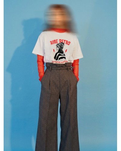 Camiseta “Desconectada” Aire Retro – Blanca, Estilo Vintage y Casual