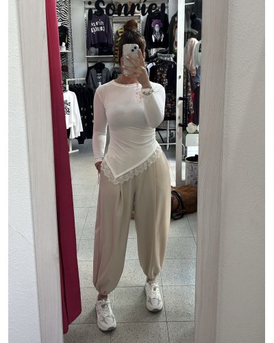 CAMISETA ASIMÉTRICA PUNTILLA