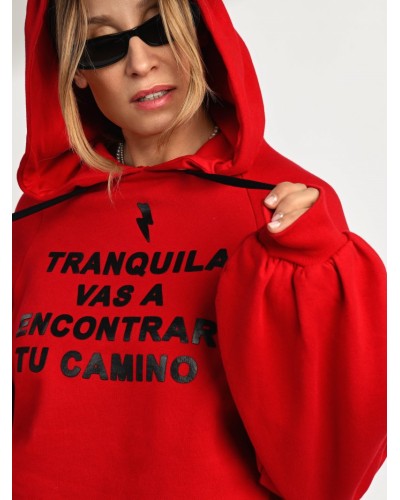 Sudadera Hoodie “Tranquila” Roja Aire Retro – Algodón Oversize con Frase Motivadora