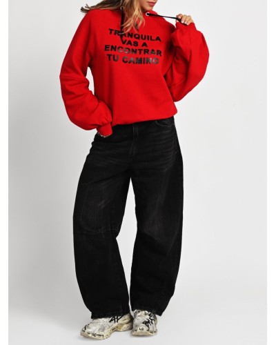 Sudadera Hoodie “Tranquila” Roja Aire Retro – Algodón Oversize con Frase Motivadora