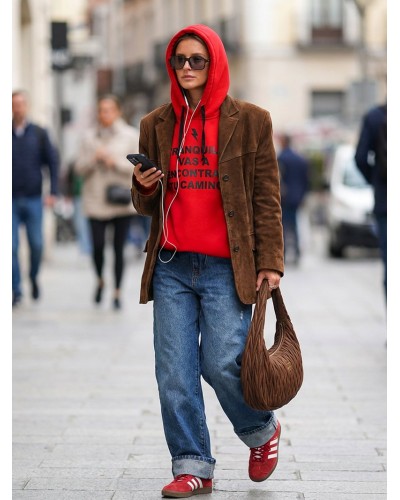 Sudadera Hoodie “Tranquila” Roja Aire Retro – Algodón Oversize con Frase Motivadora