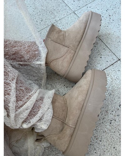 Botines tipo australiana beige con plataforma