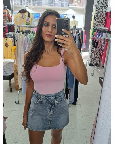 CAMISETA BASICA CUELLO CAJA COLORES