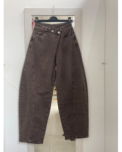 JEANS BALLOON CRUCE DELANTERO CHOCOLATE