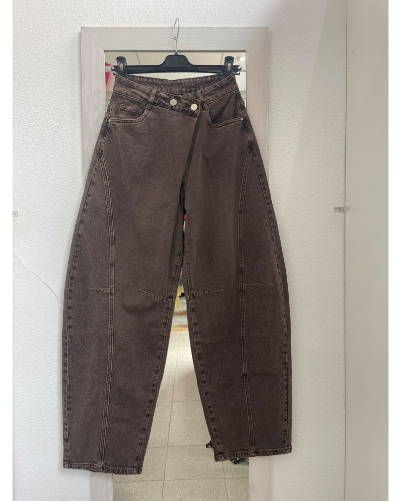 JEANS BALLOON CRUCE DELANTERO CHOCOLATE