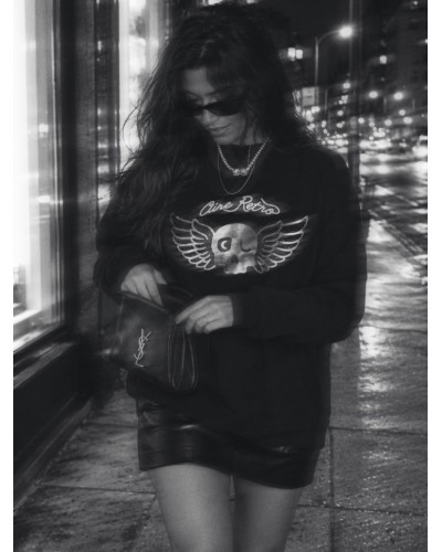 SUDADERA NEGRA "SOÑANDO DESPIERTA" AIRE RETRO